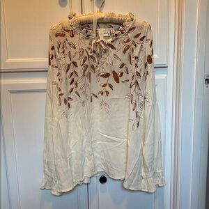 WONDERLY Ivory  Leaf Print Boho Peasant Top Size Medium NWT